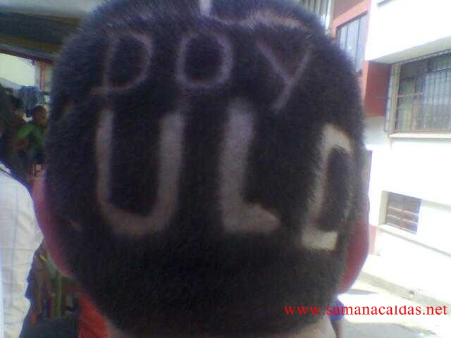 Agosto 2006 -Su nuevo corte de cabello para las fiestas de los palenques.