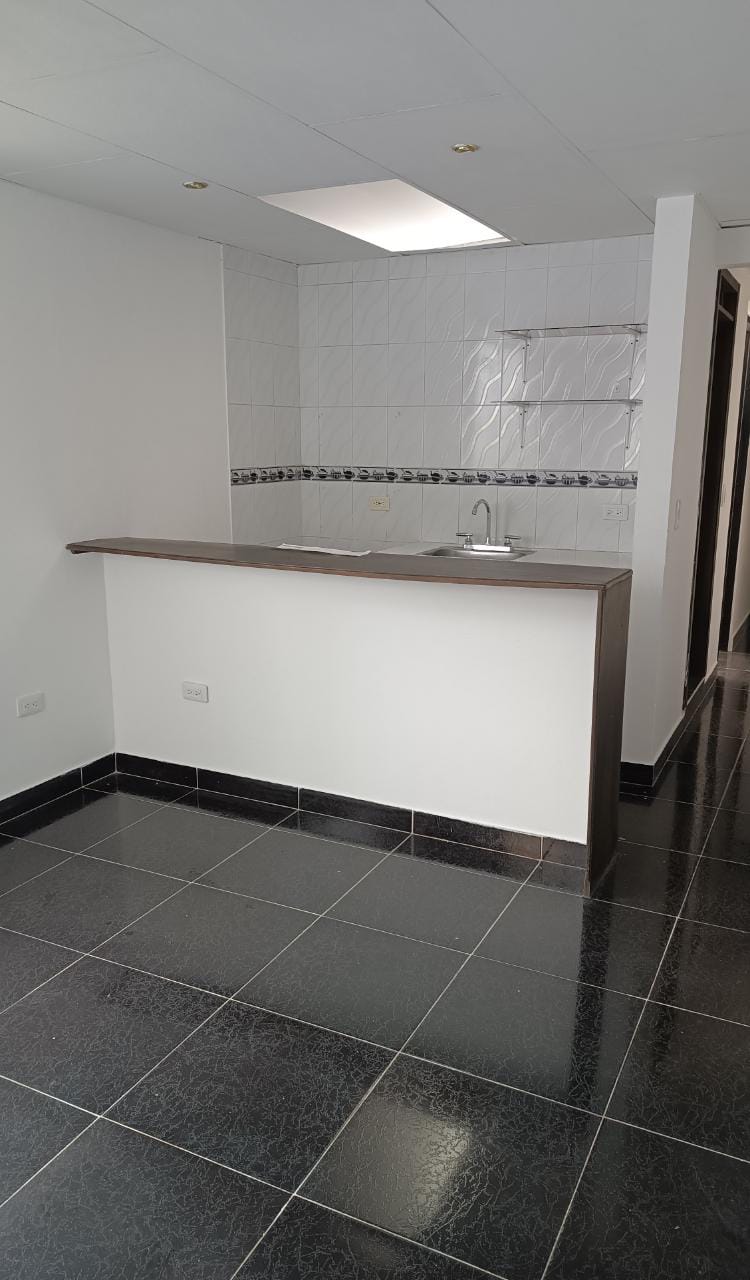 SE VENDE APARTAMENTO EN SAMAN�