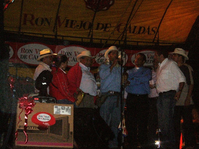FIESTAS DE AMOR POR SAMAN�