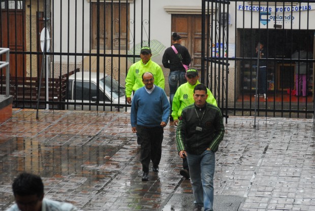 Sacerdote acusado se niega a cotejo de voz