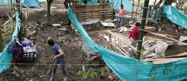 CONTIN�A LA INVASI�N A LOTE DE LA UNIVERSIDAD DE ANTIOQUIA EN VILLA HERMOSA ENTRE ELLOS UN FLORENTINO