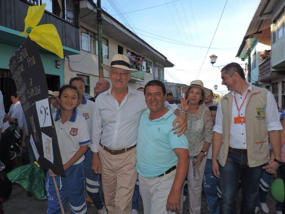 UN D�A DE MERCADO CON EL GOBERNADOR EN SAMAN� 