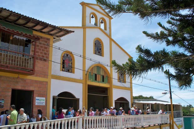 PEREGRINARON POR EL SACERDOTE DANIEL MAR�A L�PEZ