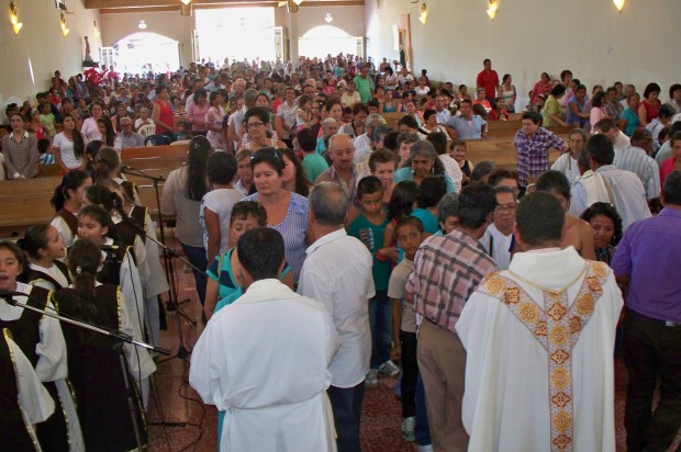 PEREGRINARON POR EL SACERDOTE DANIEL MAR�A L�PEZ
