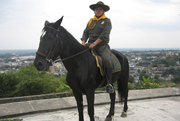 SACRIFICIO A UN PERCHERON DE LA POLICIA NACIONAL EN SAMAN�