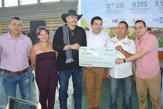 RECURSOS Y TIERRAS ENTREGO EL INCODER A 300 FAMILIAS EN CALDAS