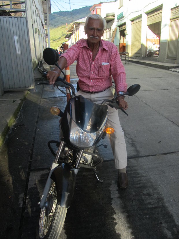DECANO DE LOS MAESTROS DE CONSTRUCCI�N