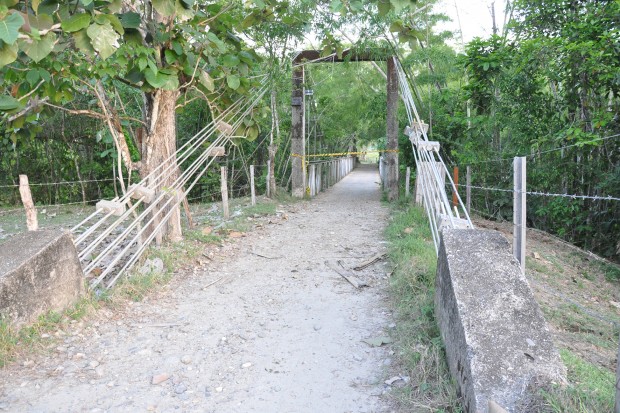 EL PUENTE DA�ADO, Y SE ROBAN LAS L�MINAS EN V�A LA DORADA-VICTORIA.
