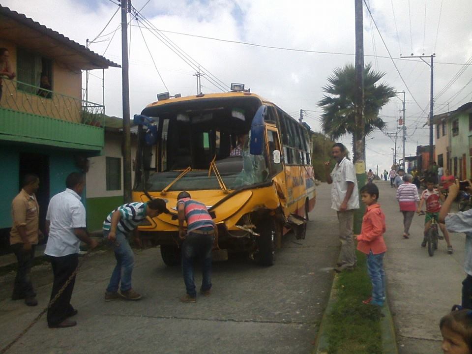ACCIDENTE DE BUS DEL R�PIDO TOLIMA