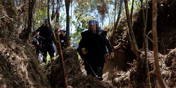 AS� VA LA LABOR DE DESMINADO EN SAMAN� (CALDAS)