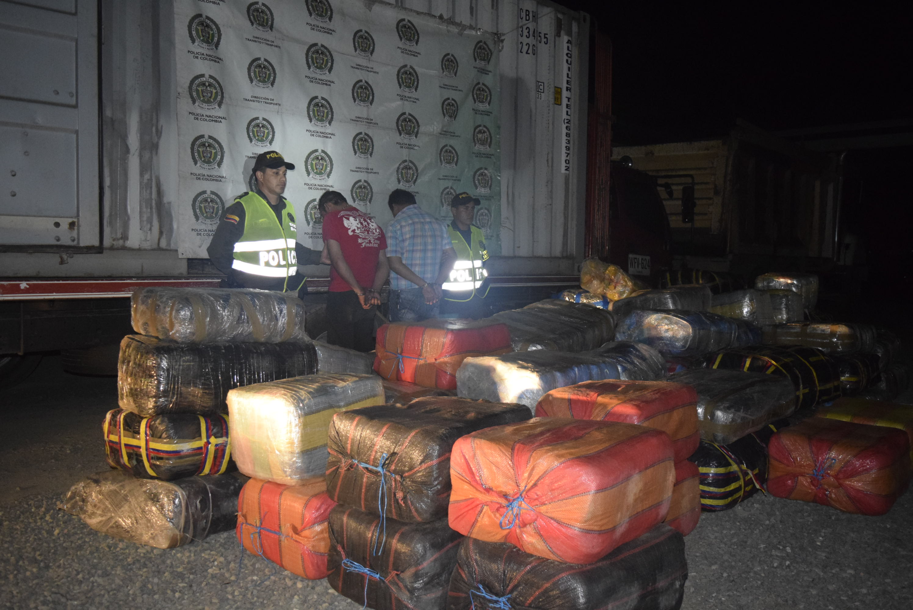 EN V�A CARTAGO�PEREIRA CAY� UN CARGAMENTO DE 2.5 TONELADAS DE MARIHUANA