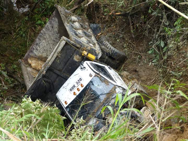 VOLQUETA RODO EN LA VEREDA EL DORADO