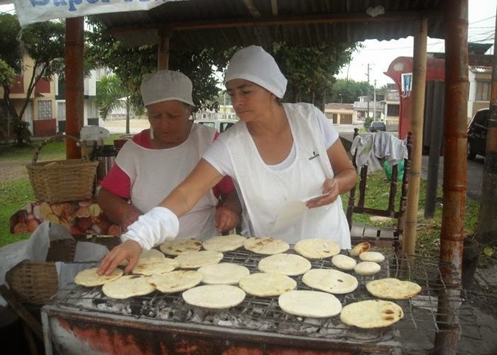 LAS AREPAS: UNA ALTERNATIVA DE PROGRESO PARA LAS MUJERES DESPLAZADAS DE FLORENCIA CALDAS
