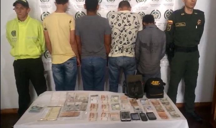 4 PERSONAS QUE COBRABAN CR�DITOS CON ALTO INTER�S FUERON CAPTURADAS EN FLAGRANCIA POR LA POLIC�A EN PENSILVANIA