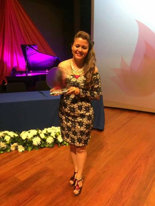 el premio Mujer Confa, lo recibe Diana Mar�a Ocampo desplazada de San Diego (Saman�)
