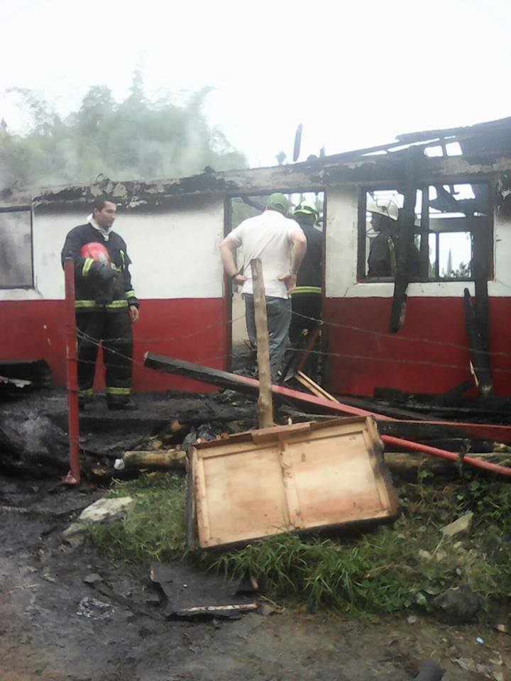 Incendio en el sector de la Arenera de Pensilvania Caldas