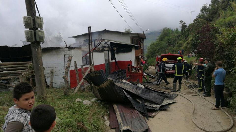 Incendio en el sector de la Arenera de Pensilvania Caldas
