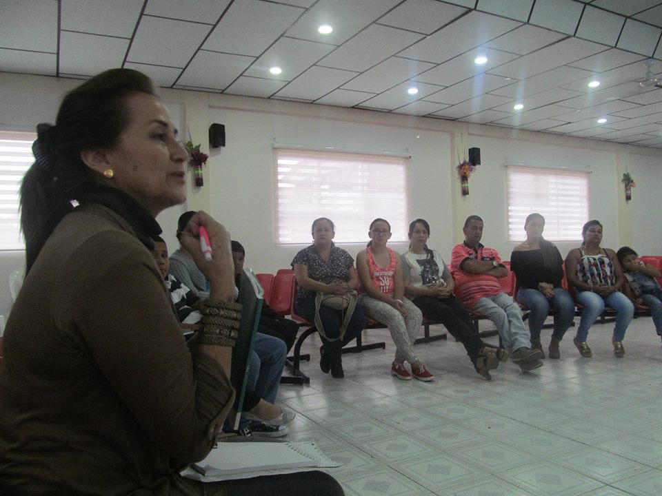COMPROMETIDOS POR LA NI�EZ.