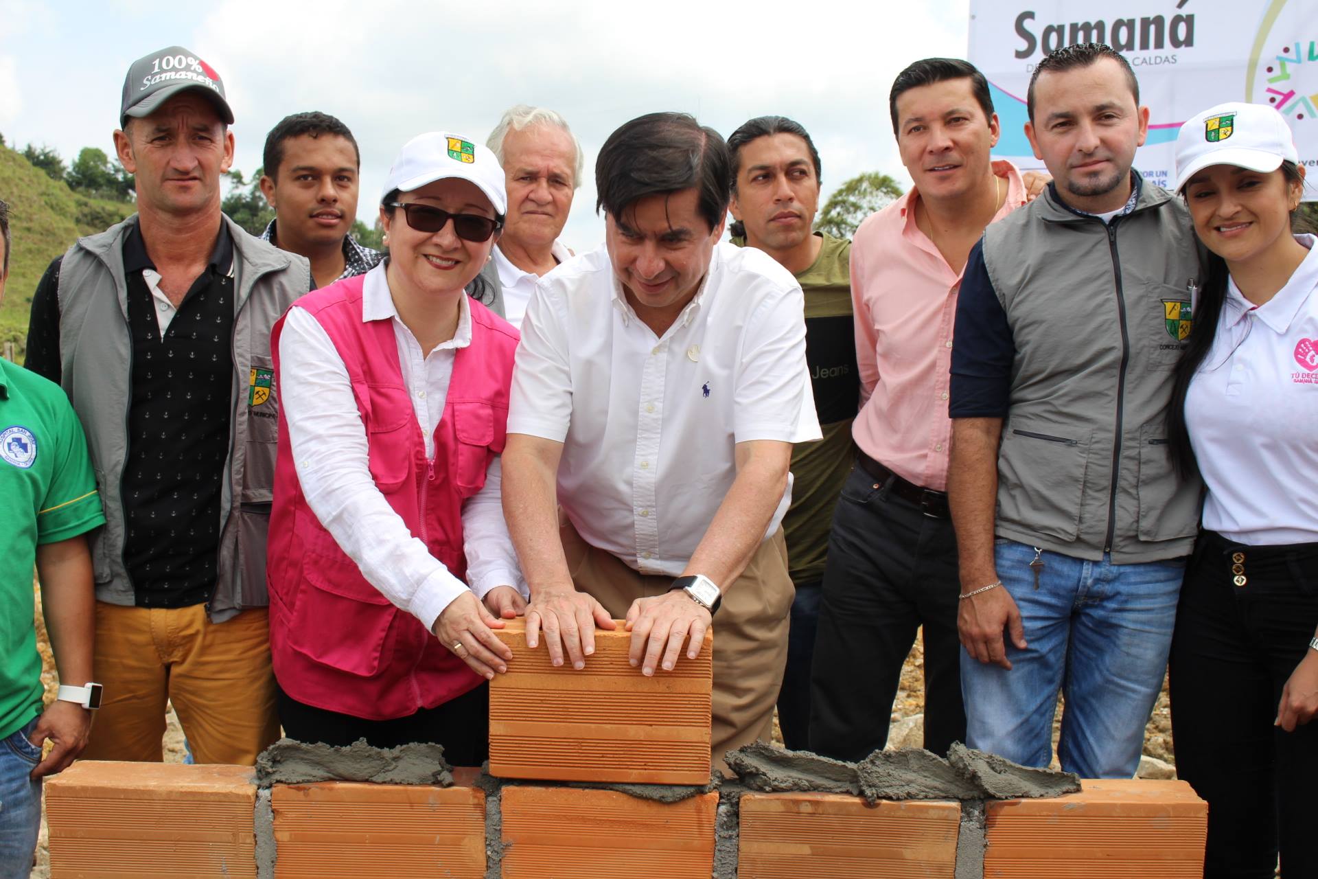 Ministro del Interior les pidi� paciencia a las v�ctimas en su visita a Saman�