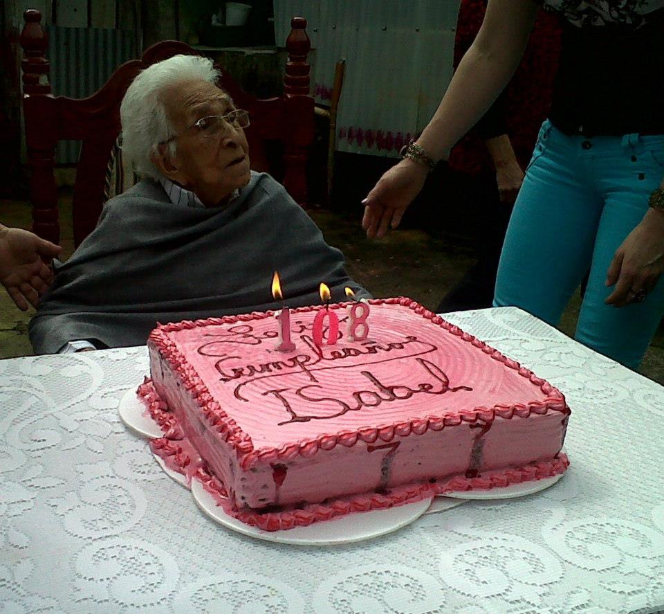 TIENE 104 A�OS Y EST� FIRME COMO UN ROBLE  - MAR�A ISABEL OROZCO MU�OZ