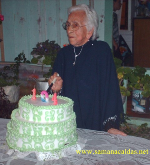 TIENE 104 A�OS Y EST� FIRME COMO UN ROBLE  - MAR�A ISABEL OROZCO MU�OZ