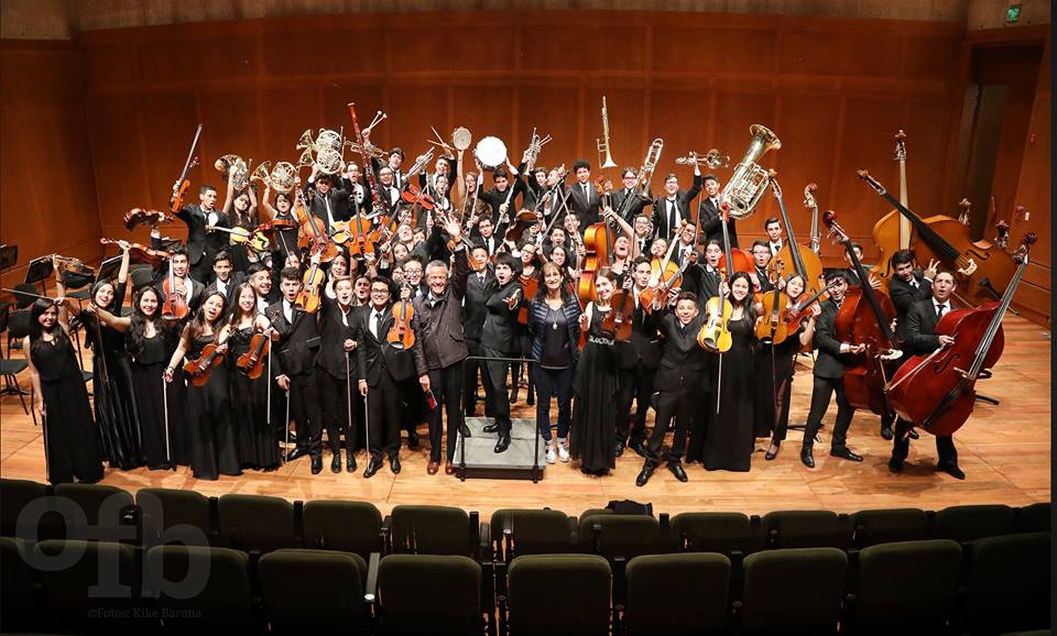 Samane�o Rubian Zuluaga Dirigiendo la Orquesta Filarm�nica pre juvenil.