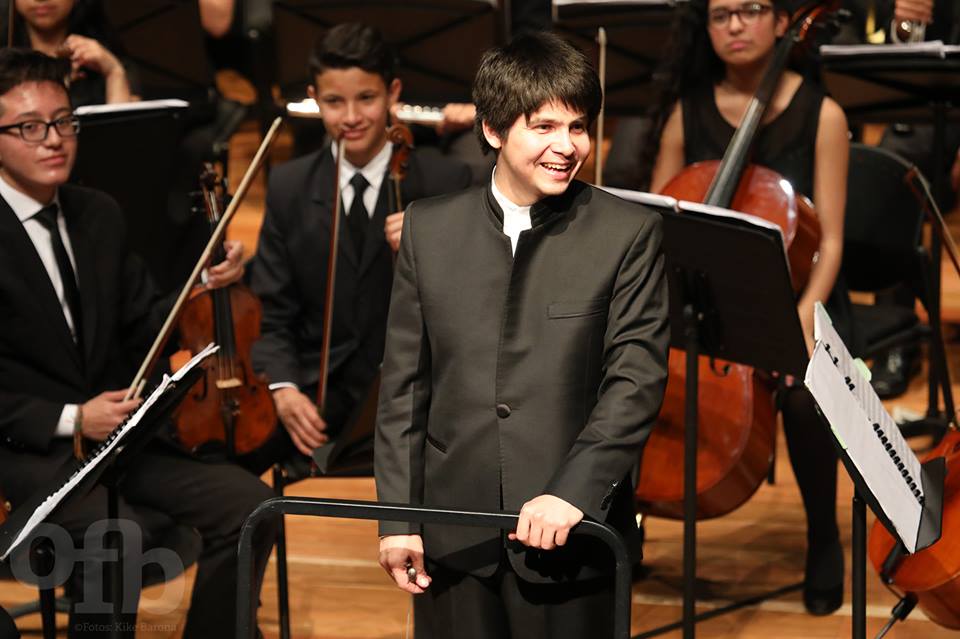 Samane�o Rubian Zuluaga Dirigiendo la Orquesta Filarm�nica pre juvenil.