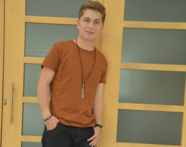 Bryan le canta al despecho