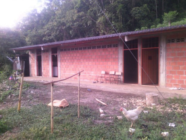 10 ni�os campesinos siguen sin escuela en la vereda la Cumbre de Florencia (Caldas) 