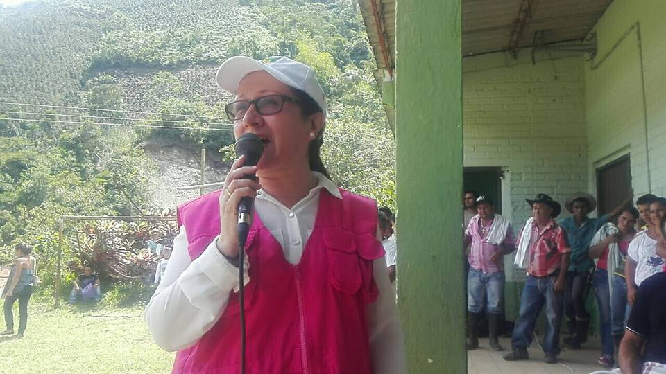 TRABAJO EN EQUIPO POR LAS COMUNIDADES.