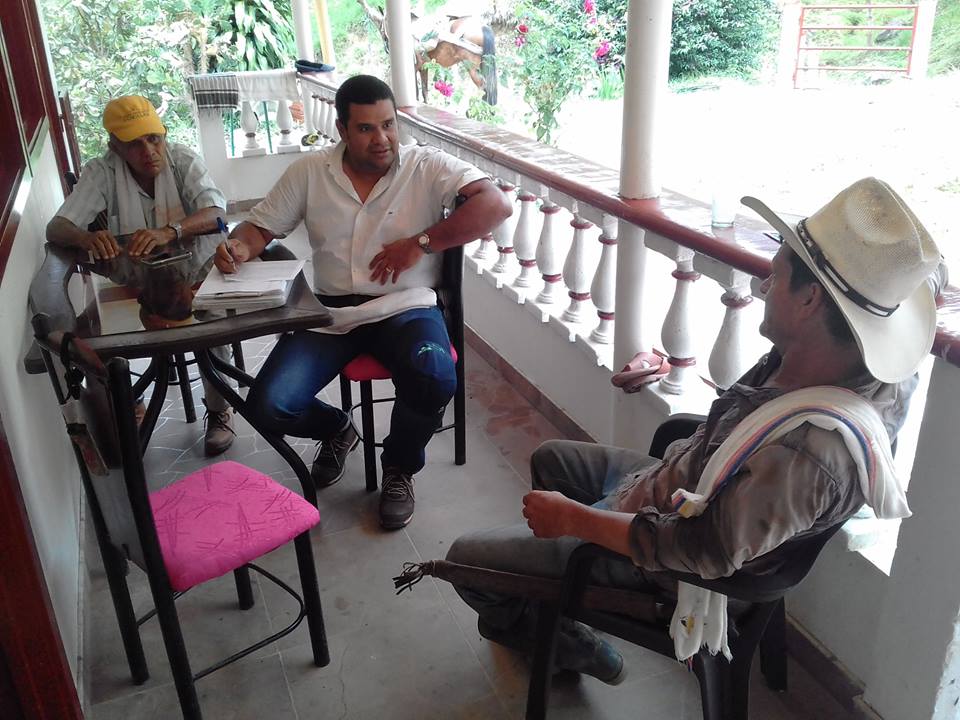 M�S TRABAJO POR EL AGRO.