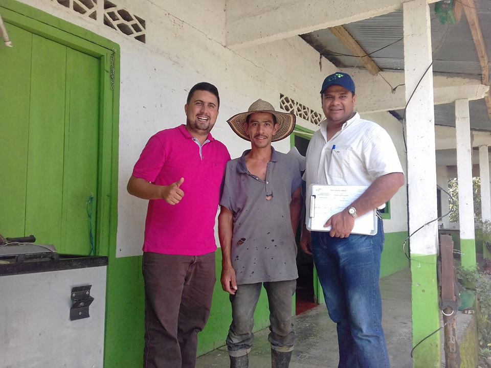 M�S TRABAJO POR EL AGRO.