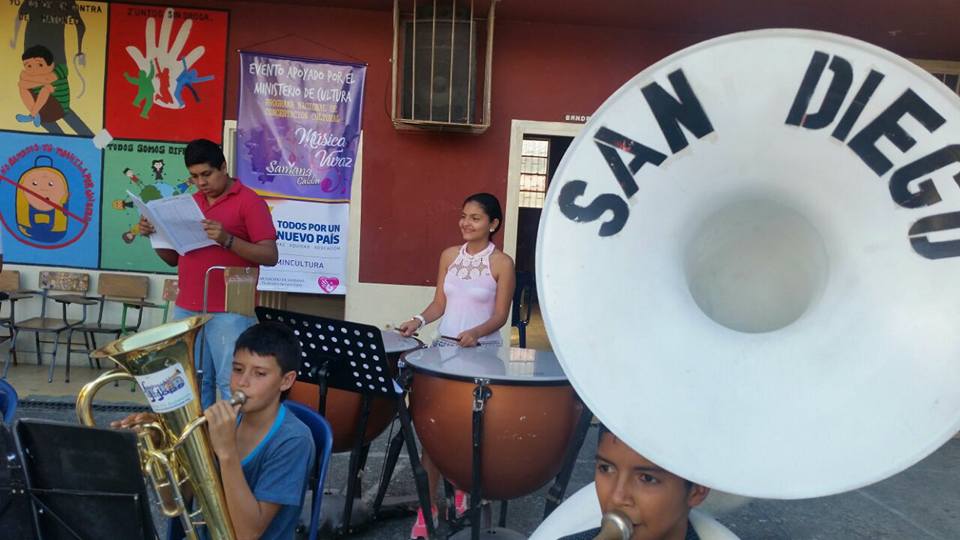 M�SICA VIVAZ EN SAMAN�.