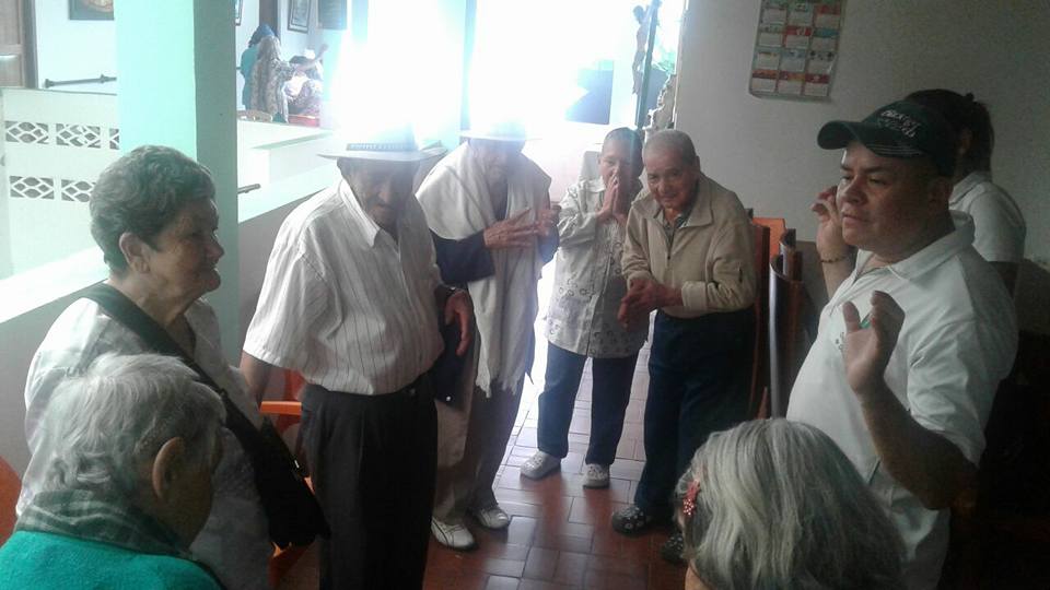 COMPROMETIDOS CON LOS ADULTOS MAYORES