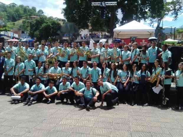 BANDAS DE LA MERCED Y NEIRA TAMBI�N SONARON FUERTE