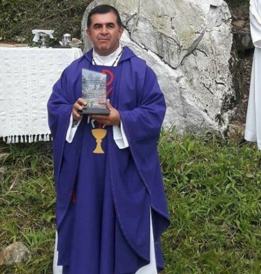 SACERDOTE, QUE VIAJ� A BOGOT� PARA CONOCER AL PAPA FRANCISCO, FUE APU�ALADO EN UN ATRACO
