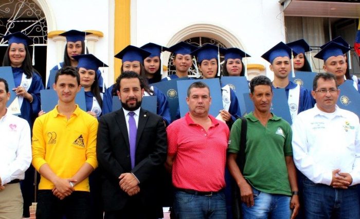 PROYECTOS CON CAF� Y ANIMALES, IDEAS DE NEGOCIO DE GRADUADOS DE LA U. DE CALDAS EN FLORENCIA (SAMAN�)