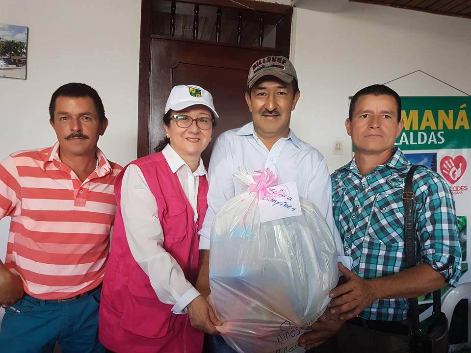 ENTREGA DE REGALOS PARA NI�OS DEL �REA RURAL.