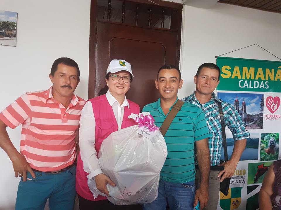 ENTREGA DE REGALOS PARA NI�OS DEL �REA RURAL.