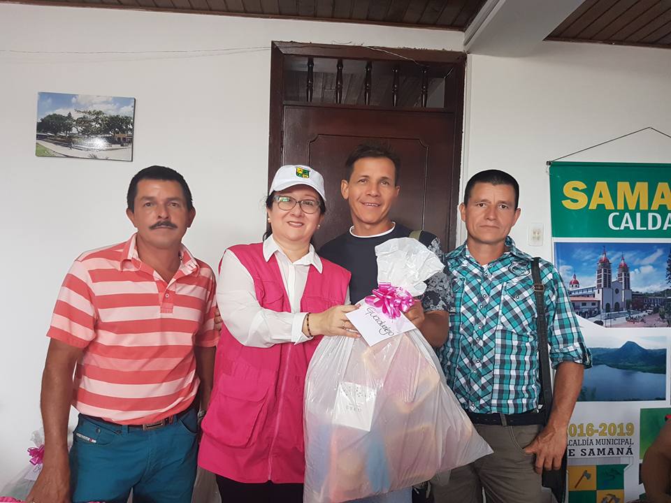 ENTREGA DE REGALOS PARA NI�OS DEL �REA RURAL.