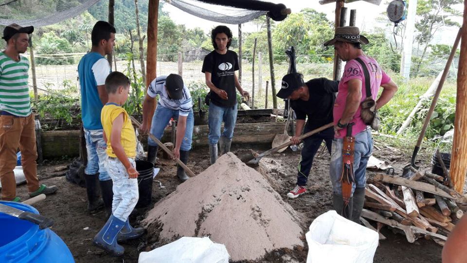 U. DE CALDAS INSTAL� BIOF�BRICA EN LA VEREDA EL CONGAL DE SAMAN�