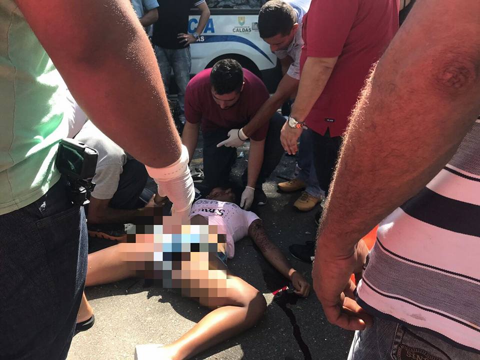 ACCIDENTE DE TR�NSITO ENTRE LA DORADA Y VICTORIA DEJ� UNA MENOR DE EDAD MUERTA Y OTRA HERIDA. LAS V�CTIMAS SON HERMANAS.