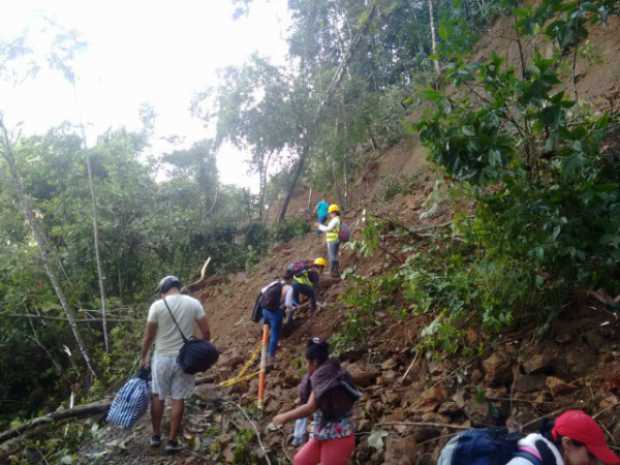DERRUMBE TAPA LA V�A SAMAN� - VICTORIA