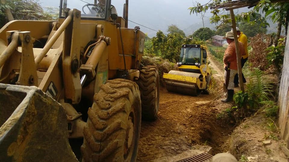 ARREGLO TRAMO VIAL DE LA VEREDA LIMONES