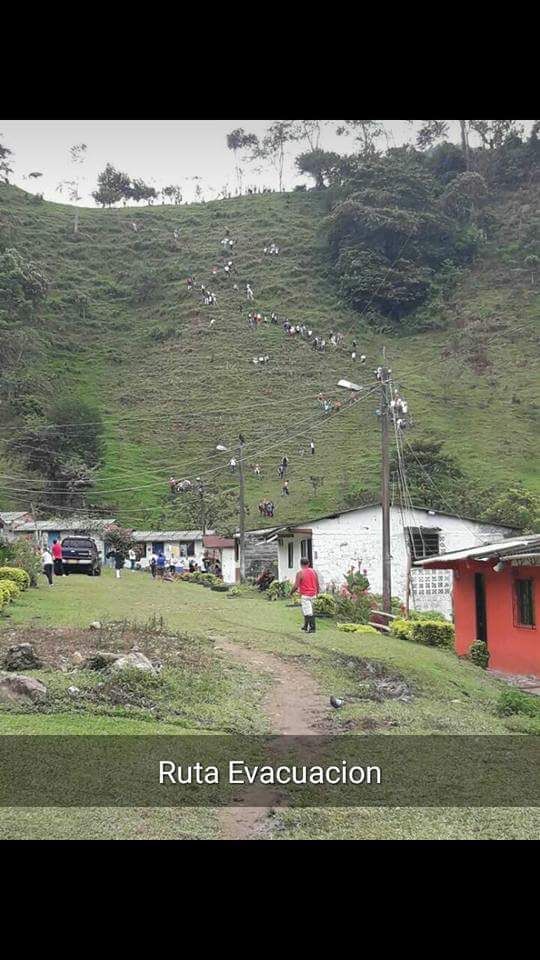 AVALANCHA DEL R�O VENUS AMENAZA A PUEBLO NUEVO (PENSILVANIA)