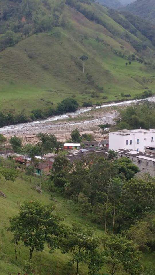 AVALANCHA DEL R�O VENUS AMENAZA A PUEBLO NUEVO (PENSILVANIA)