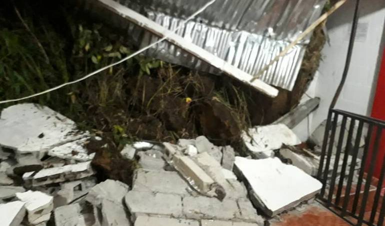 TRES VIVIENDAS EVACUADAS EN SAMAN� POR DESLIZAMIENTO DE TIERRA