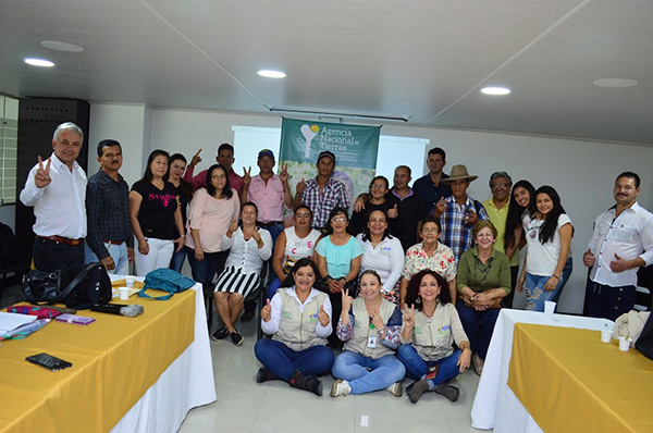 SIETE FAMILIAS CALDENSES RECIBIERON EL DOCUMENTO QUE OFICIALIZA LA ENTREGA DE TIERRAS Y SUBSIDIOS PARA PROYECTOS PRODUCTIVOS EN EL CAMPO