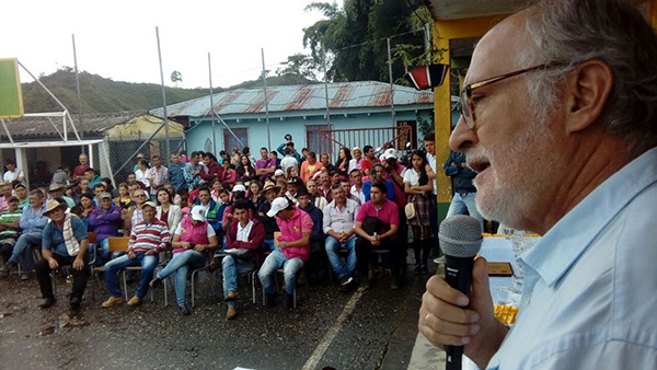 L�DERES DE ENCIMADAS (SAMAN�) RESALTARON EL REGRESO DE LA TRANQUILIDAD A LA ZONA Y LOS PROYECTOS DE INFRAESTRUCTURA DEL GOBIERNO DE CALDAS