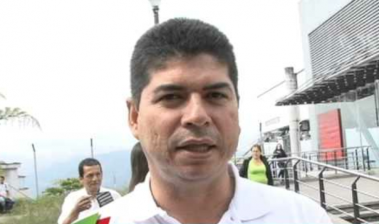 ARRANC� CON PI� DERECHO FELIX CHICA